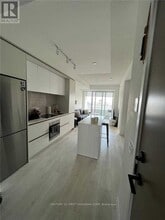 Building Photo - 225 Sumach St