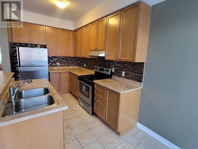 Building Photo - 27 Sky Harbour Dr