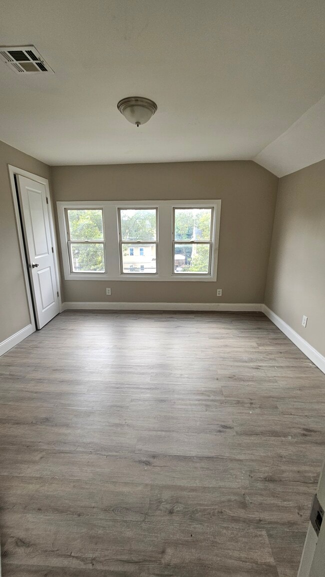 lyons - lyons Apartment