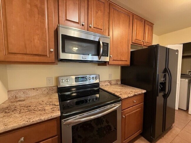 Foto del edificio - Aaron Village Condo!