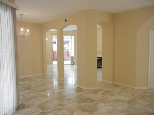 Building Photo - 10888 Caminito Alto