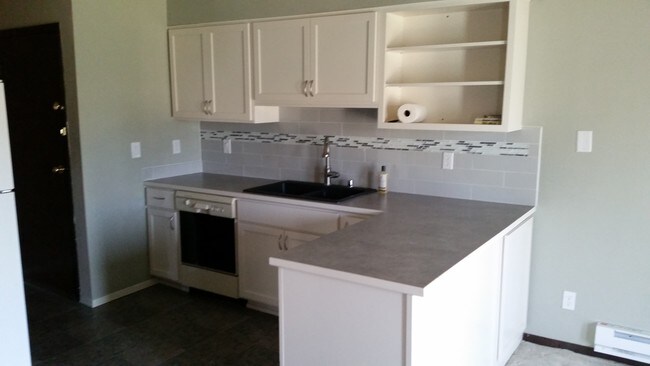 Building Photo - 3121 W Hood Ave