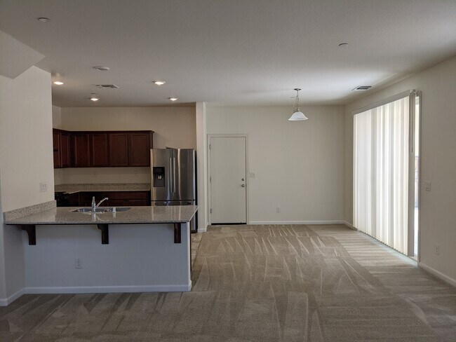 Foto del edificio - 3100 Club Center Dr