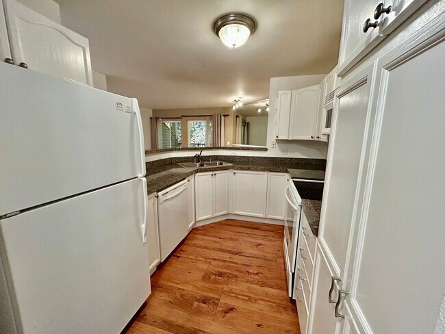 Building Photo - No Rent Until January 1, 2026!!!