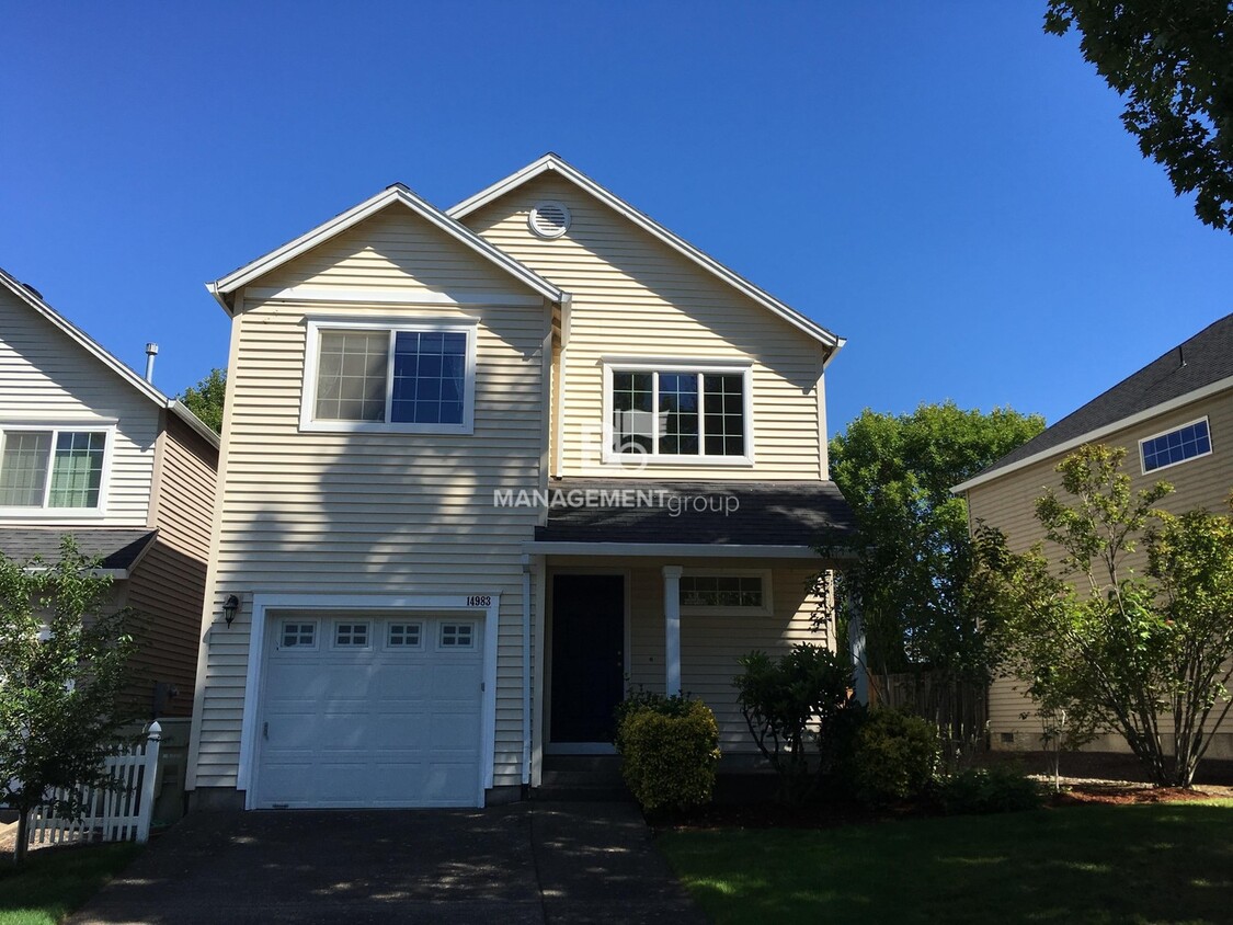 NW Portland- Bethany Light & Bright Home with Private Backyard - NW Portland- Bethany Light & Bright Home with Private Backyard