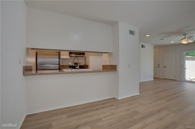 Building Photo - 2 br, 2 bath Condo - 28717 Conejo View Dr