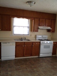 Building Photo - 122 Forest Pl