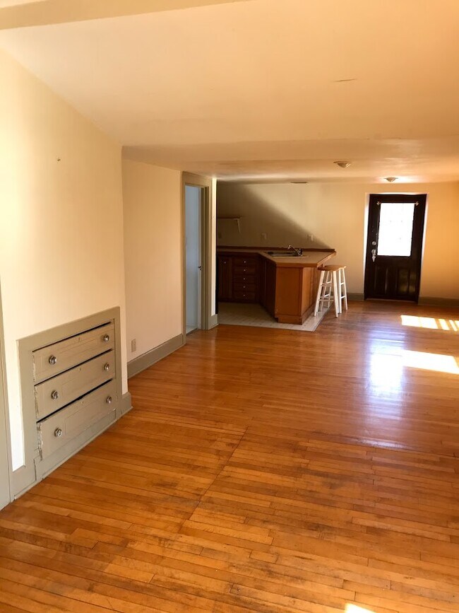 Foto del edificio - 225 E Ridge St