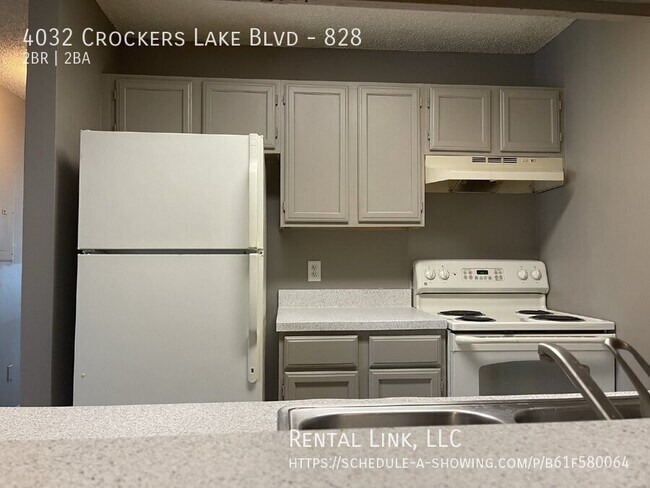 Foto del edificio - 4032 Crockers Lake Blvd