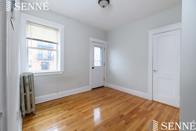 Building Photo - 5 Sherborn Ct