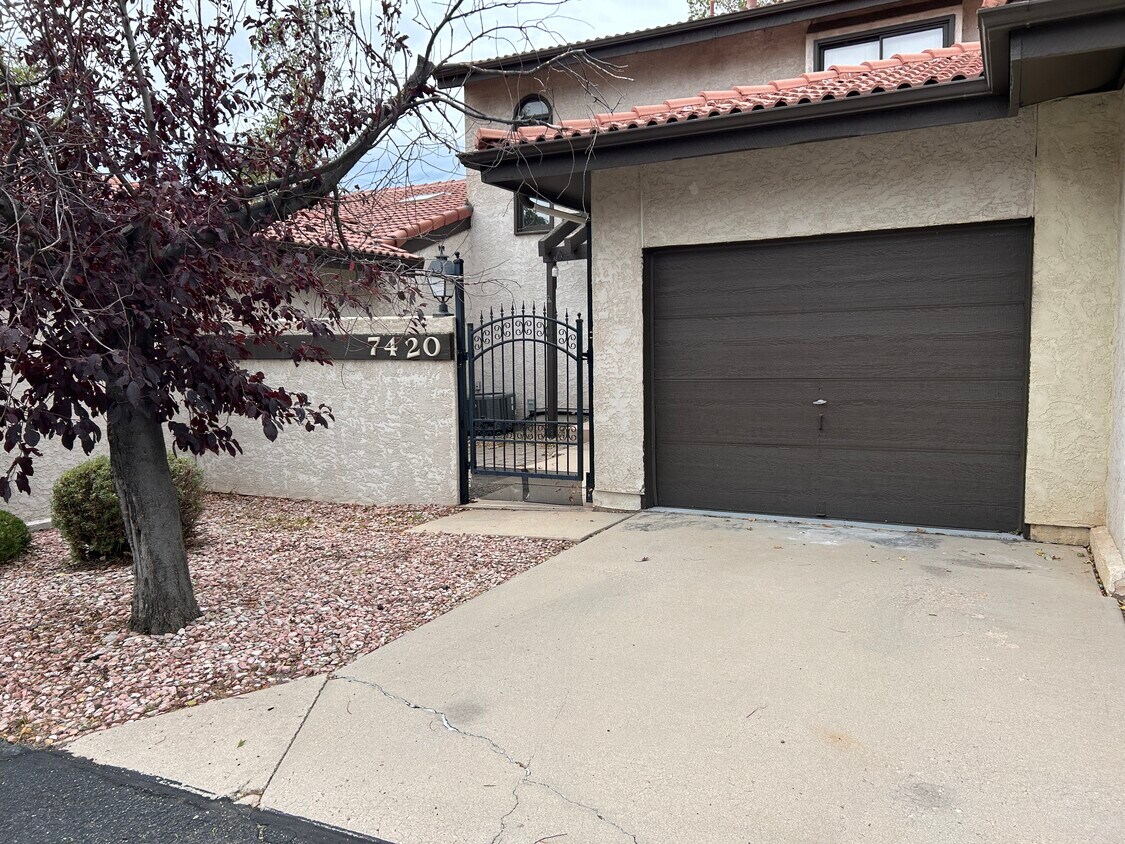 Primary Photo - 7420 Lomas Ct