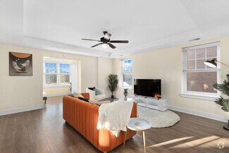 Building Photo - 457 E Kirby St