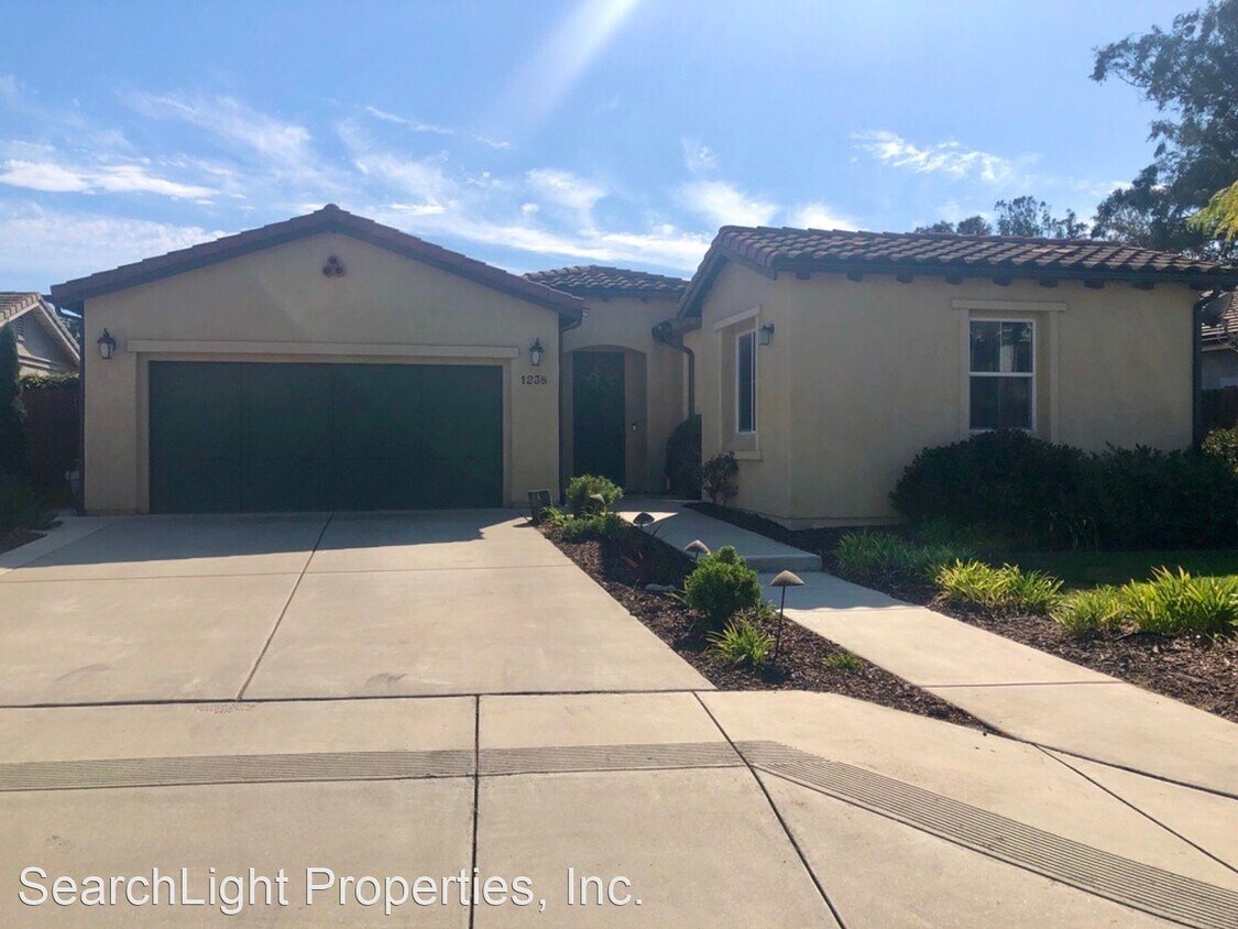 4 br, 3.5 bath House 1238 Hollysprings Ln. House Rental in Santa