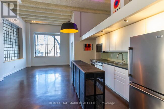 Building Photo - 21 Nassau St