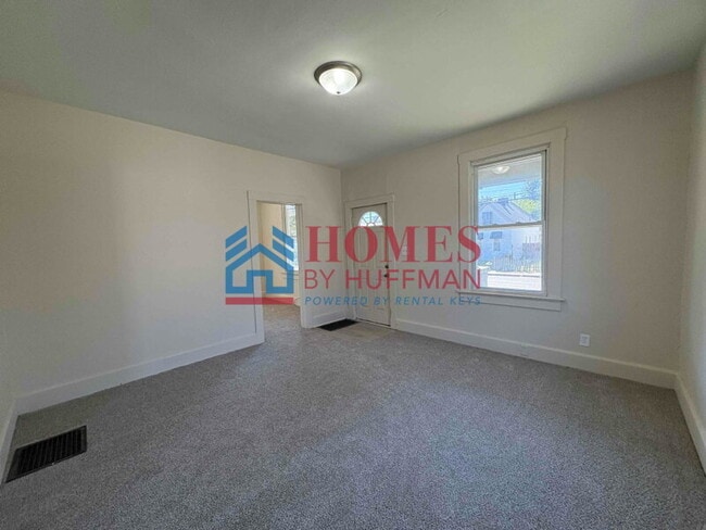 Foto del edificio - Two Bedroom House | New Flooring