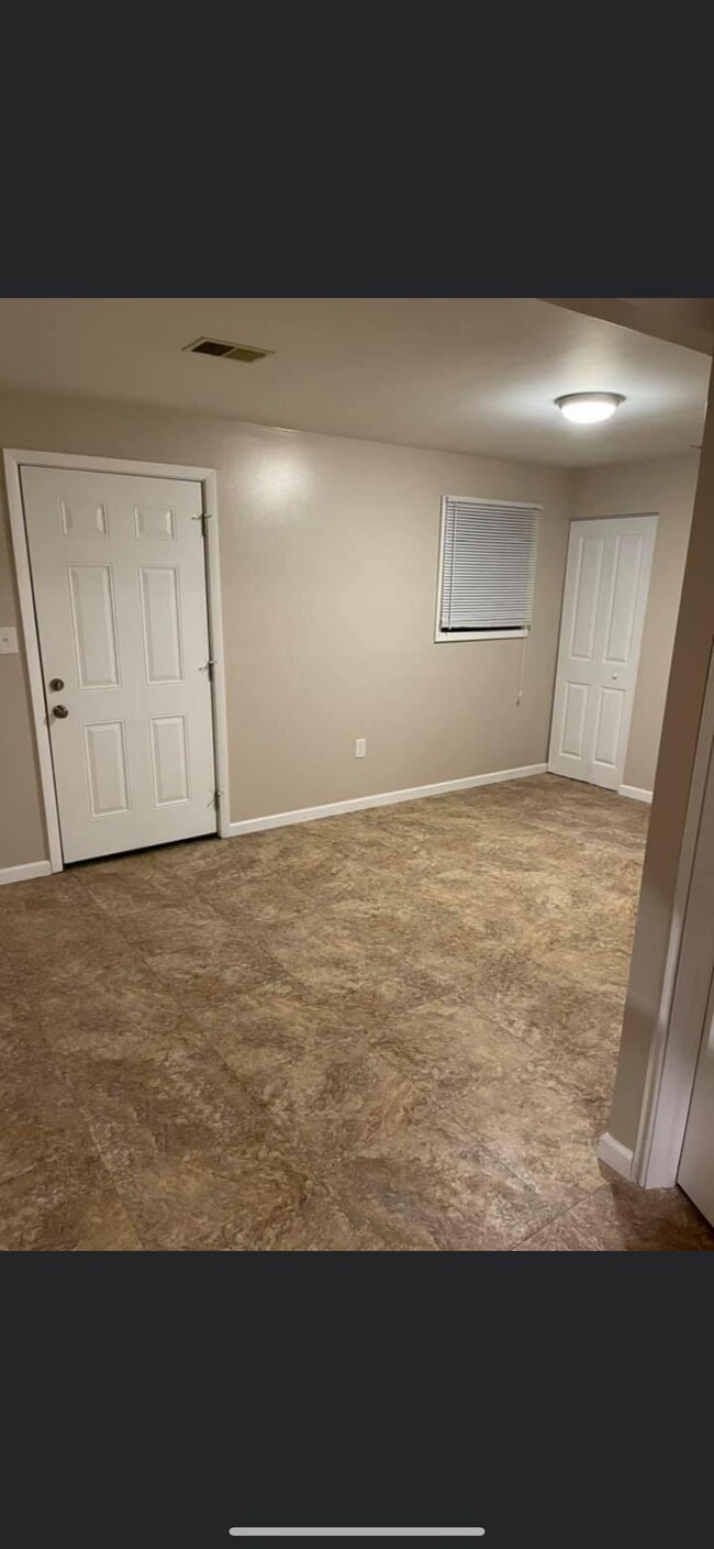 Building Photo - 1915 Underwood St