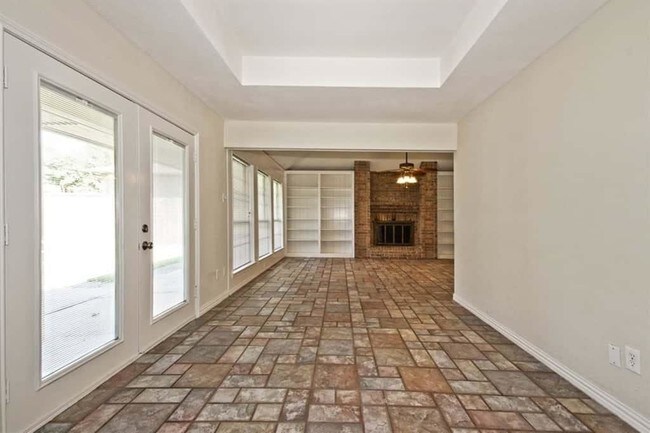Foto del edificio - 1607 Mayflower Dr