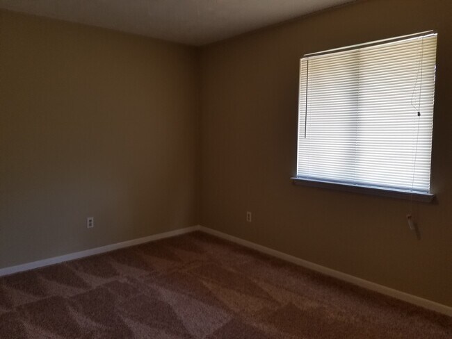 Foto del edificio - Charming 2Bed/1.5 Bath End-Unit Townhome Conveniently Located Near Schools, Shopping & Tyndall AFB!