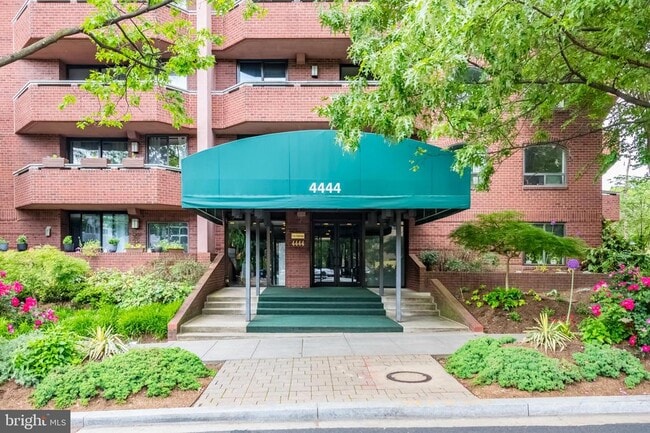 Foto del edificio - 4444 Connecticut Ave NW
