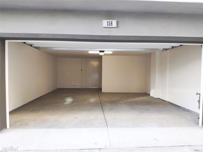 Building Photo - 3 br, 3 bath House - 156 Tribeca