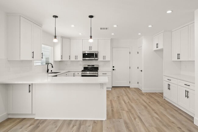 Building Photo - 4832 Downey Ave