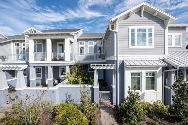 Building Photo - Modern 2 bedroom, 2 bath Townhouse with Bonus Room in the Laureate Park Community of Lake Nona.