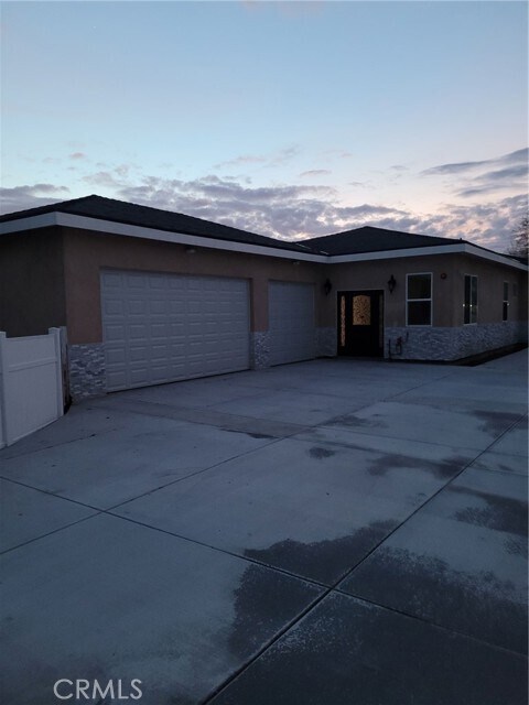Foto principal - 1457 S Willow Ave