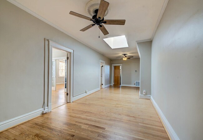 Foto del edificio - OPPORTUNITY KNOCKS 3 BED 1 BATH 1,400 SF ± Apartment in The Hill — Private Patio, Hardwood Floors...