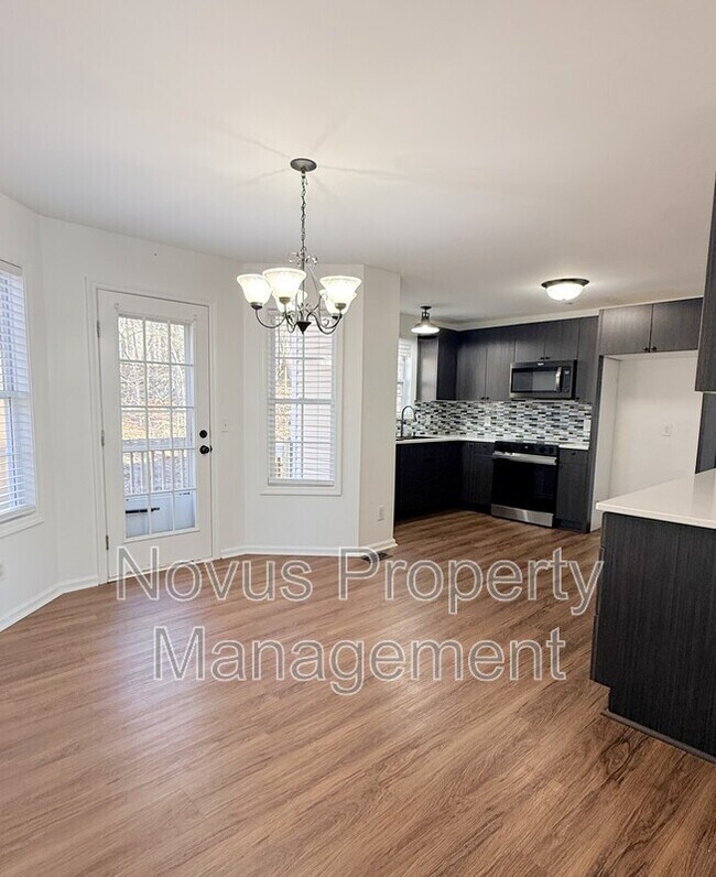 Building Photo - 3395 Woodlake Ln