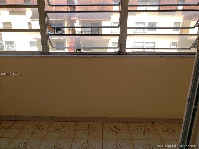Building Photo - 1555 W 44th Pl