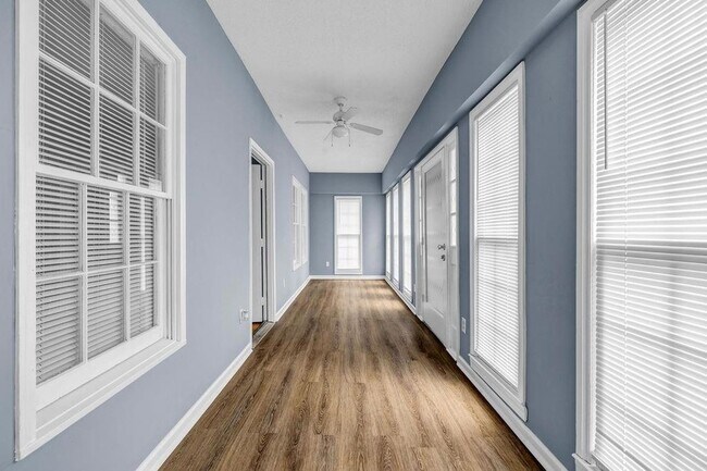 Foto del edificio - 879 Spencer St NW