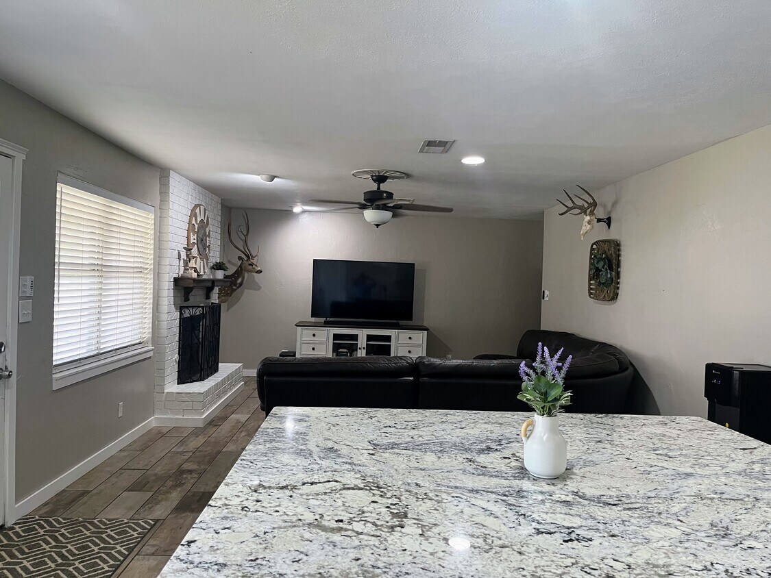 Foto principal - 2604 W Dengar Ave
