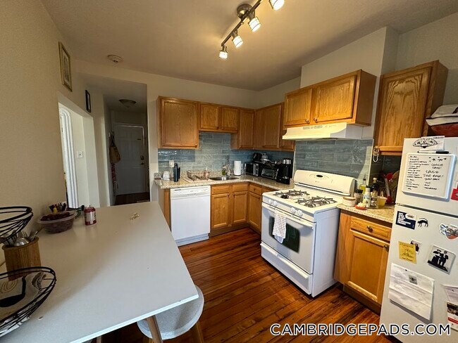 Foto del edificio - 1056 Cambridge St