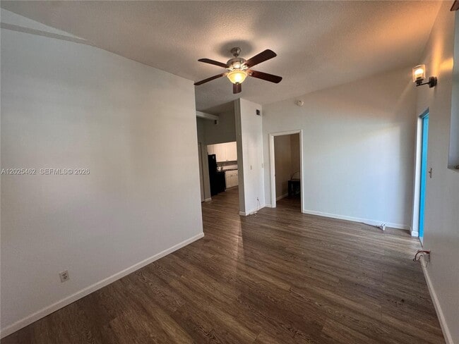 Foto del edificio - 823 NE 19th Ave