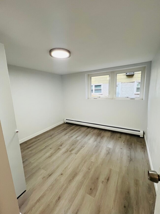 Building Photo - 5 Ridge Rd