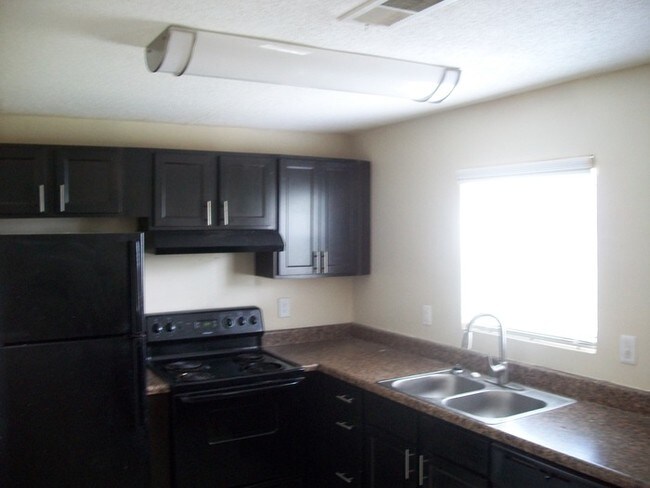 Building Photo - Beautiful 2 Bedroom Apartment