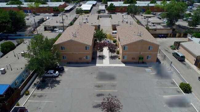 Building Photo - 1017 Alvarado Dr SE