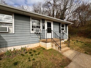 Building Photo - 1500 6th St SE