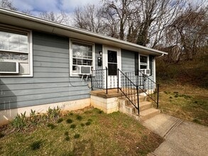 Building Photo - 1500 6th St SE