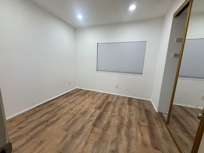 Building Photo - 1400 Bowe Ave