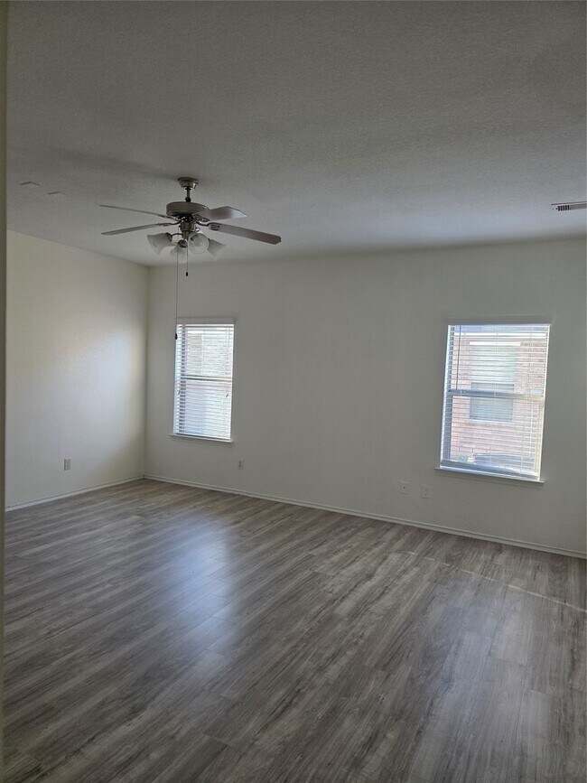 Foto del edificio - 23906 Fairport Harbor Ln