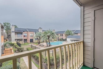 Building Photo - 16111 Aspenglenn Dr
