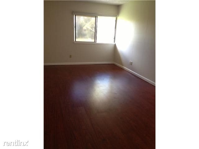 Building Photo - 6535 Parkview Dr