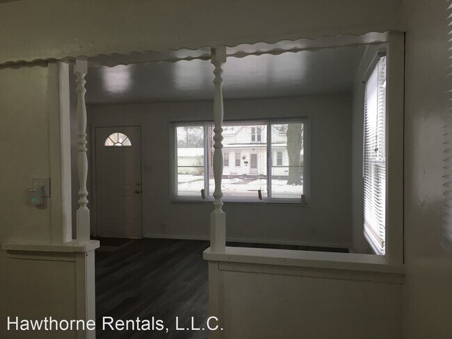 Building Photo - 2 br, 1 bath House - 211 Monroe Street