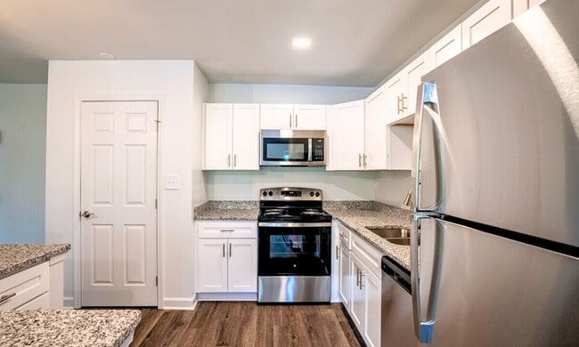 Building Photo - Colonial Village Apartments