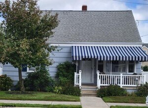 Building Photo - 209 N Granville Ave