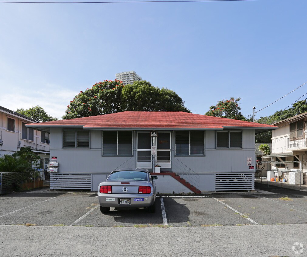 Building Photo - 2912 Varsity Cir
