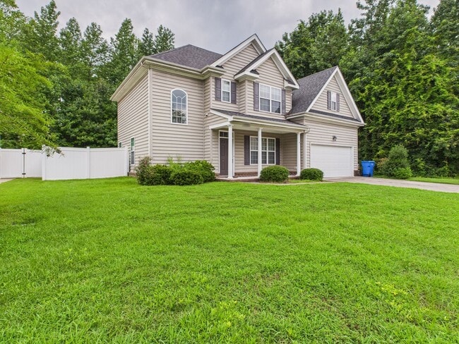 Building Photo - Spacious 4-bedroom, 3-bathroom home in Che...