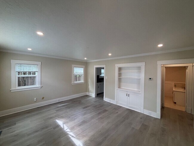 Foto del edificio - Newly updated 3 Bedroom 2 Bathroom Single Level Home in Santa Rosa's Junior College Area