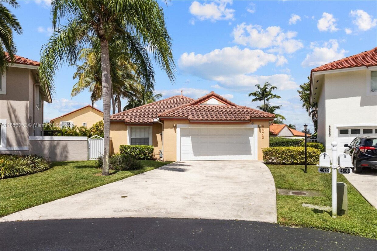 Foto principal - 4678 NW 103rd Ct